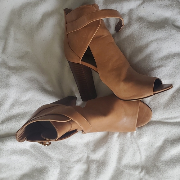 Vince Camuto open toe heels 👠 - Picture 10 of 12